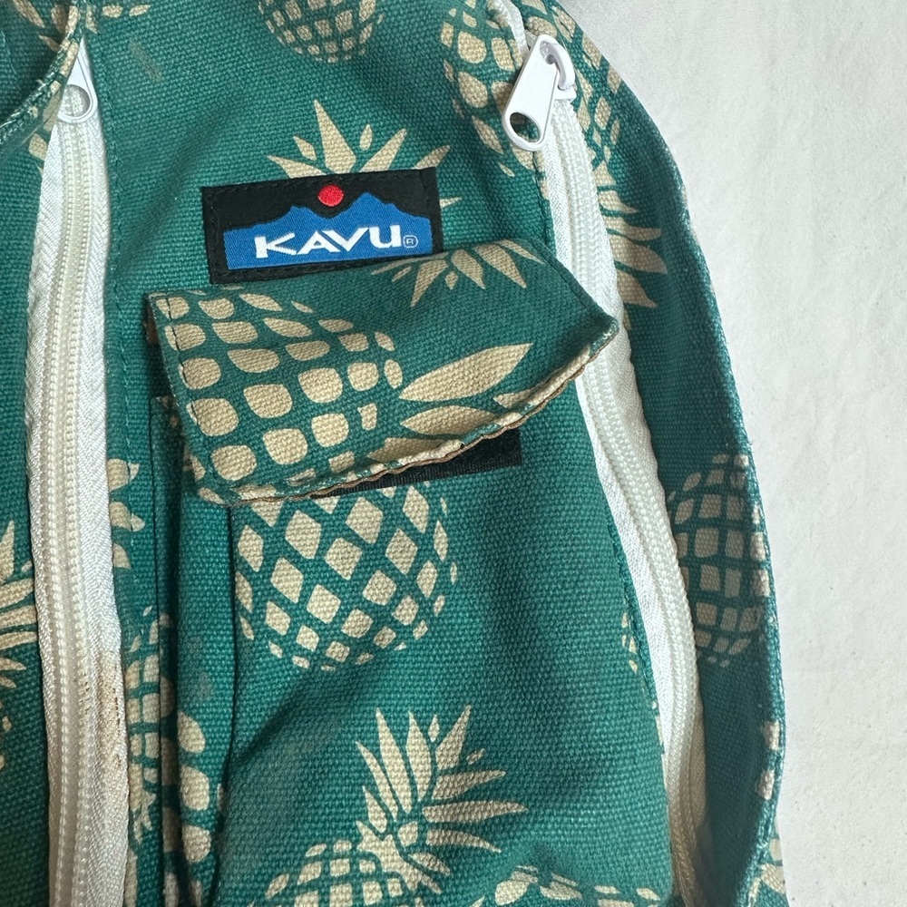 Kavu green Rope Sling Bag with pineapple print - Picture 4 of 14